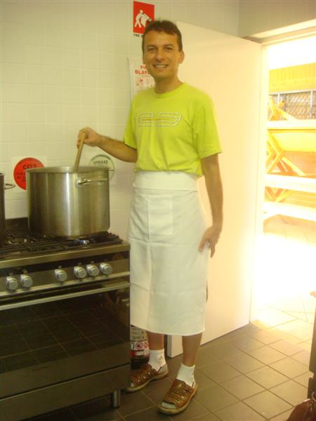 Cooking for homeless 22 3 09 012 (Medium).jpg